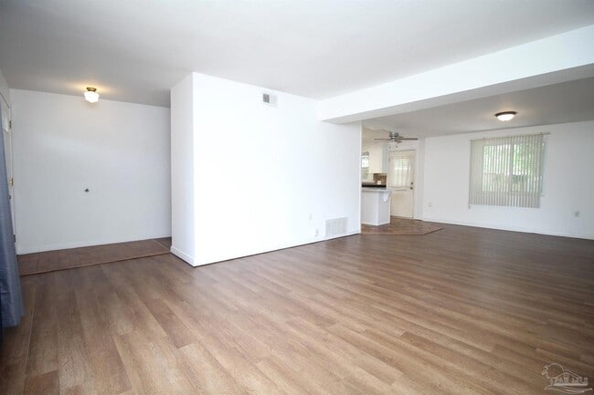 Foto del edificio - 3875 Arbutus Dr
