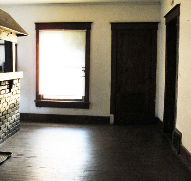 Building Photo - 9 N Salisbury St