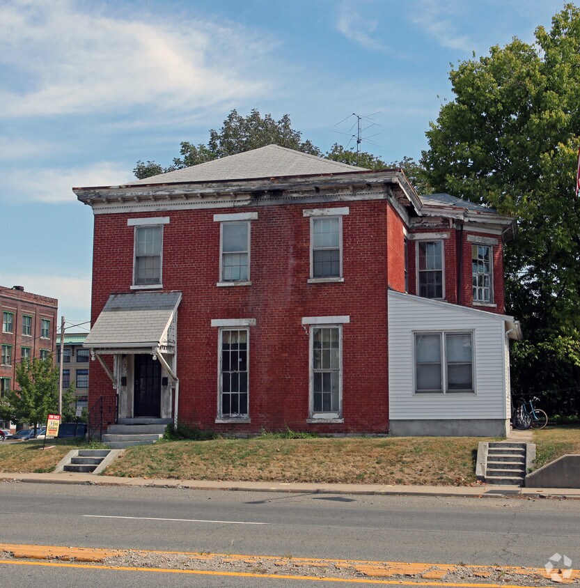 Building Photo - 321 N 9th St