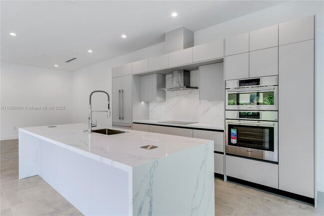 Foto del edificio - 2842 SW 32nd Ct