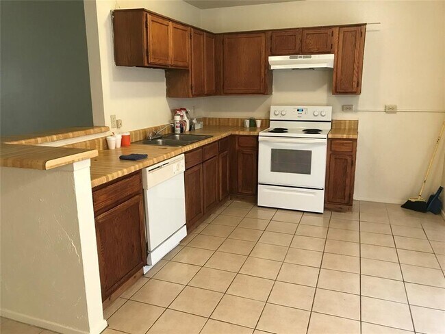 Building Photo - 3847 Westmeadow Dr