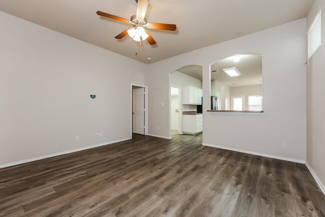 Building Photo - 5740 Parkview Hills Ln