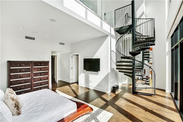 Building Photo - 416 W 51st St