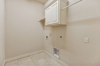 Building Photo - 944 Wilderness Oaks