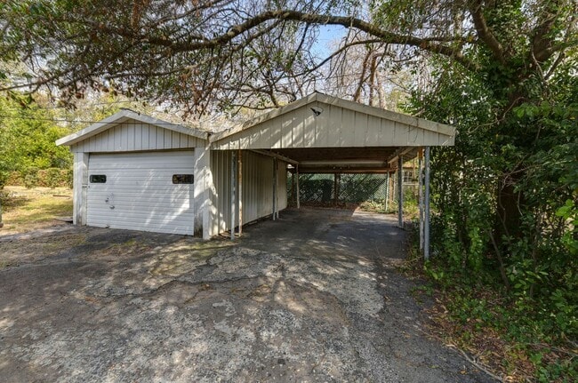 Foto del edificio - Charming 2 Bedroom Home Just Blocks from USC Campus with Great Parking & Move-In Ready Appeal