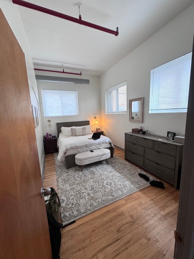 Foto del edificio - 1114 W Belmont Ave