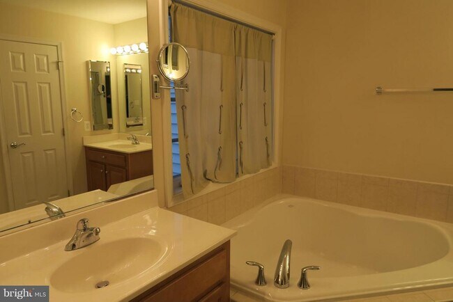 Foto del edificio - 725 Ridgemont Ave