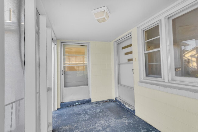 Building Photo - 211 Lawson St