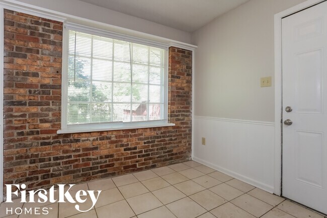 Foto del edificio - 6156 Lacewood Cv