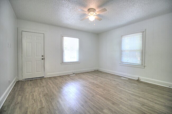 Building Photo - Cute Home in Durham Just North of Colonial...