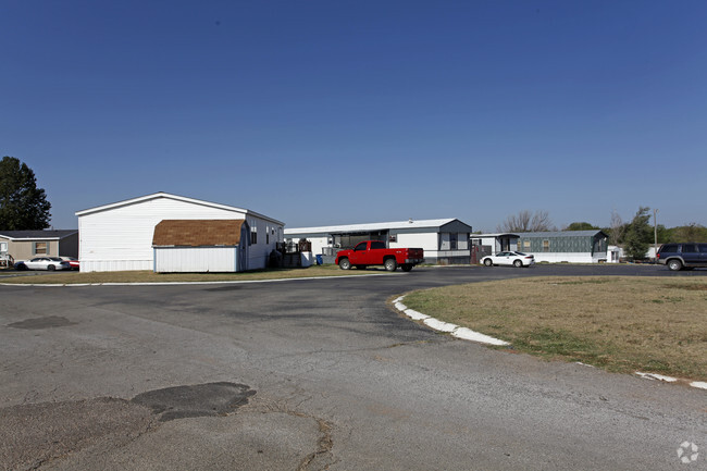 Building Photo - El Reno Estates