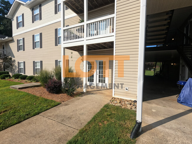 Building Photo - 102 McKenna Cir