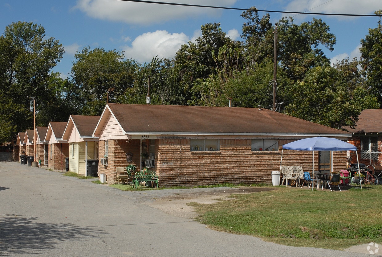 Wipprecht Plaza Apartments in Houston, TX