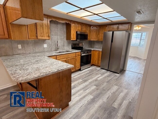 Foto del edificio - River Road Townhome