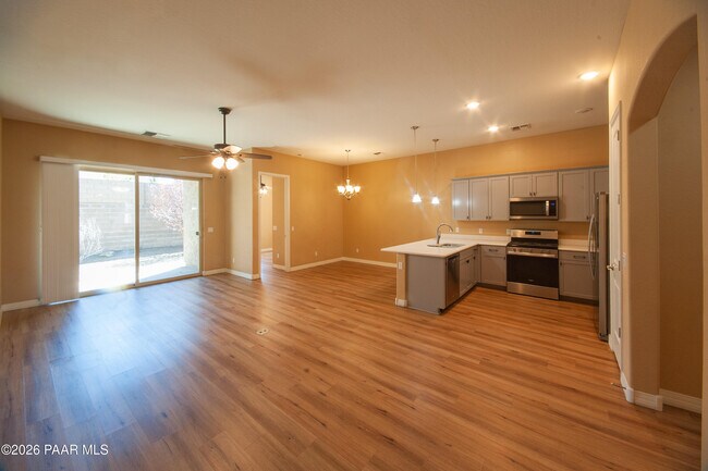 Foto del edificio - 5593 N Brinson Ln