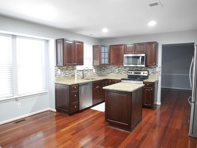Foto del edificio - Recently Renovated & Move-In Ready- Bowie, MD