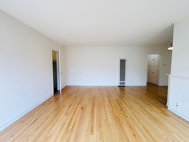 Building Photo - 3645 Kelton Ave