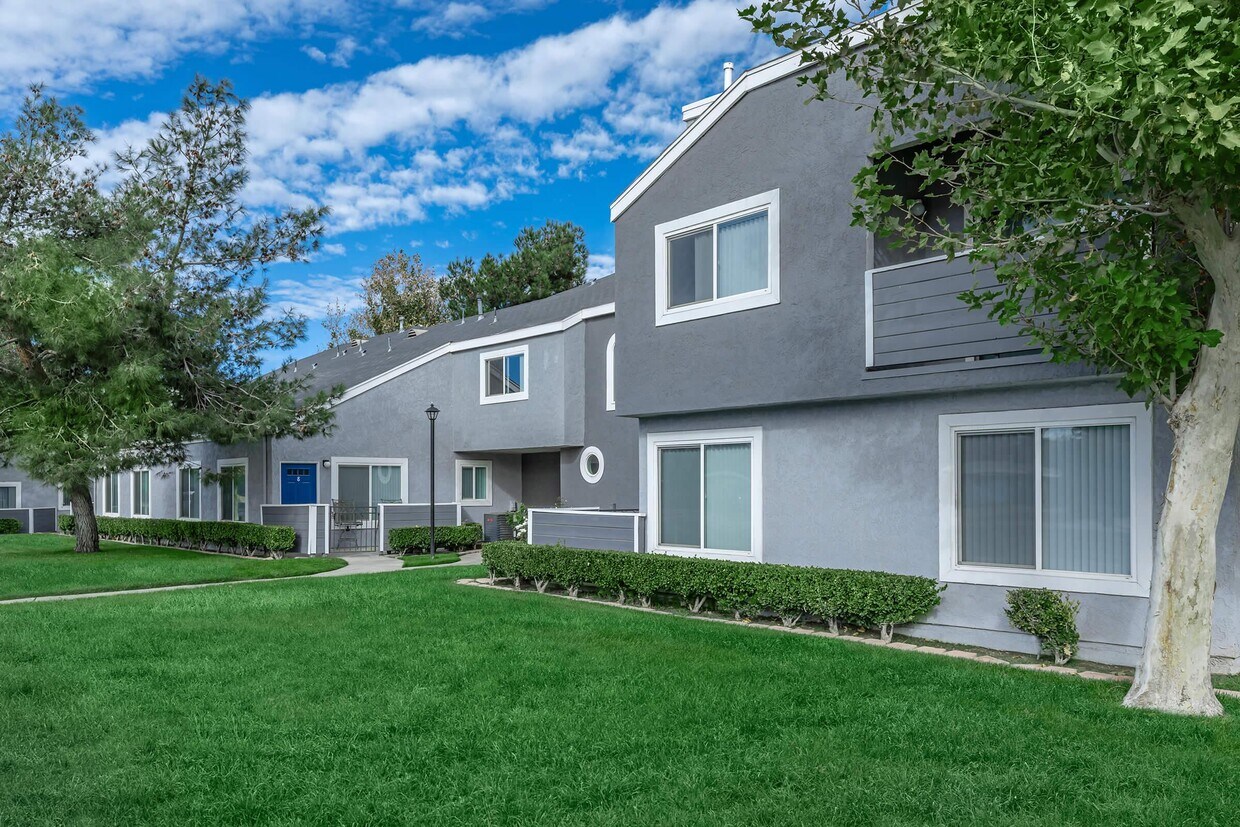 Westwood Park Townhomes Apartments 2060 Westwood Ct Lancaster, CA