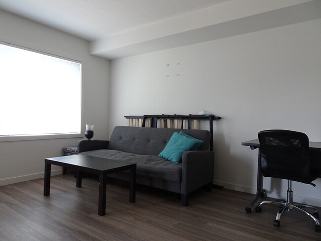 Building Photo - 883 Academy Way