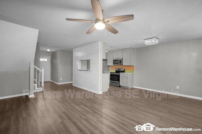 Building Photo - 688 Aylesbury Dr