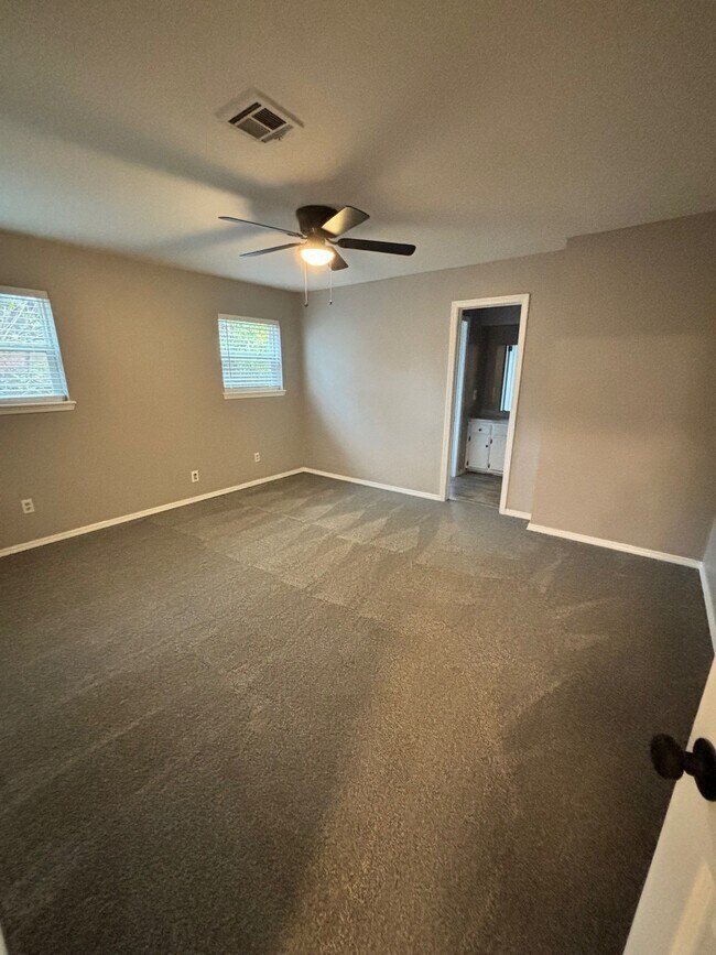 Building Photo - 802 SW 26th Pl
