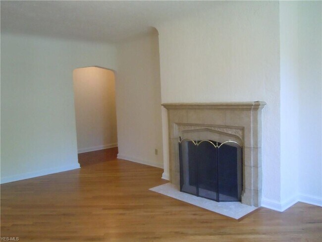 Foto del edificio - 15700 Van Aken Blvd