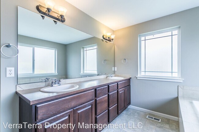 Foto del edificio - 3 br, 2.5 bath House - 3234 Highlands Blvd