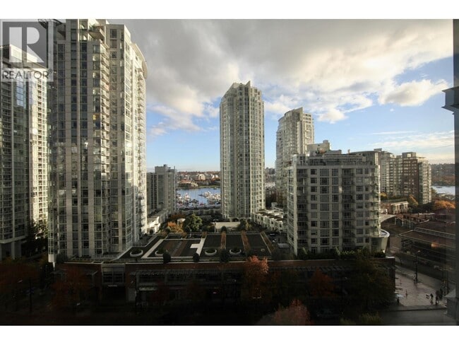 Building Photo - 238 Alvin Narod Mews