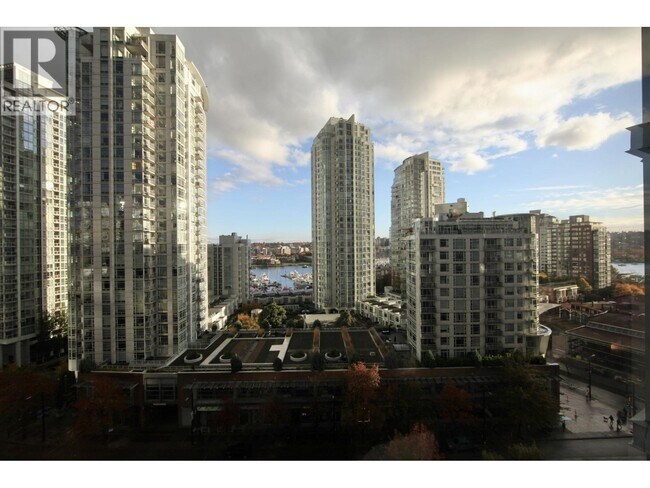 Photo du bâtiment - 238 Alvin Narod Mews