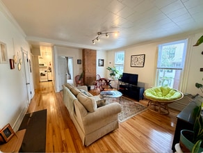 Building Photo - 513 S Lazelle St