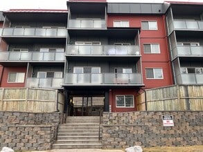 Building Photo - 335 Garry Crescent NE