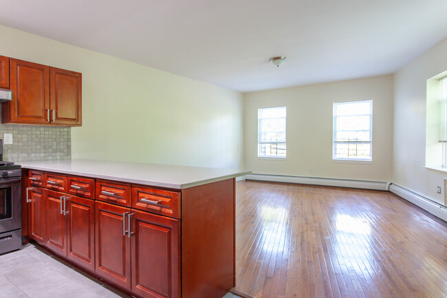 Spacious living room - 1425 Crotona Avenue