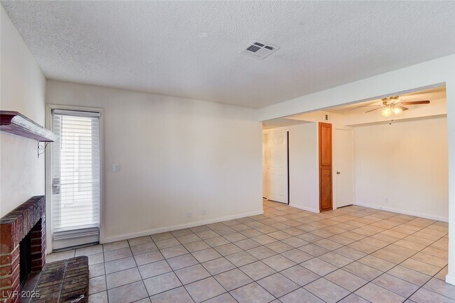 Foto del edificio - 1701 E Katie Ave