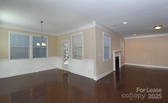 Foto del edificio - 14523 Rhiannon Ln
