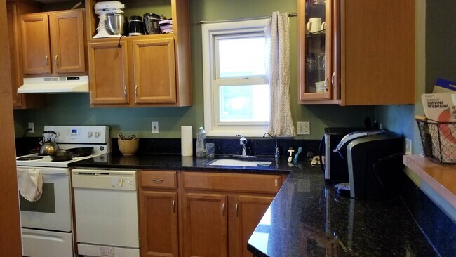 Bright kitchen complete with granite countertops! - 2278 S Emerson St