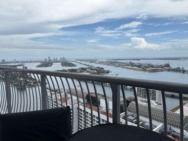 Building Photo - 1750 N Bayshore Dr