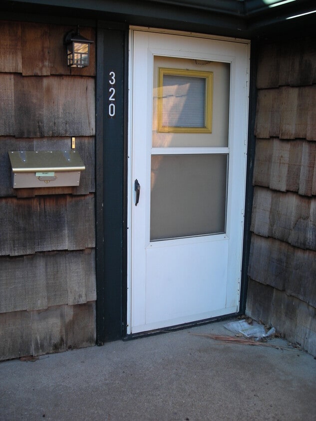Primary Photo - 320 W Hahn Ave
