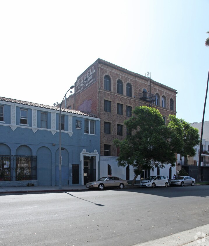 Building Photo - 304 S Manhattan Pl