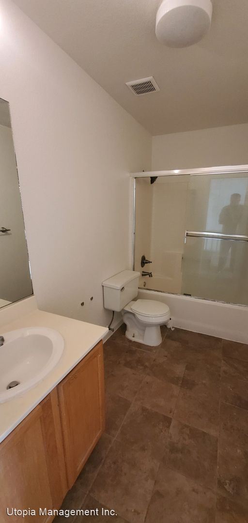 Building Photo - 4 br, 2.5 bath House - 2155 Watercourse St