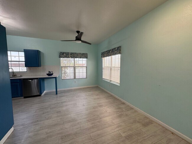 Building Photo - Two Bed Two Bath Condo!