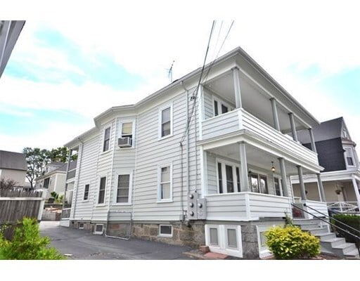Building Photo - 19 Roslyn St
