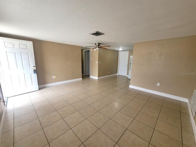 Foto del edificio - 7526 Topay Ln