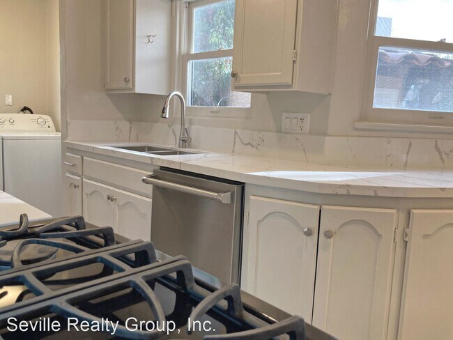 Foto del edificio - 3 br, 1 bath House - 2201 Mission Avenue