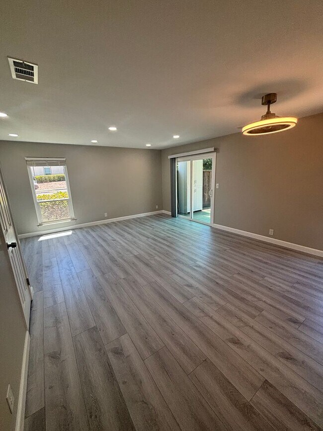 Building Photo - Completely Remodeled 3-Bedroom Beauty in P...