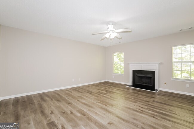 Foto del edificio - 665 Lakeridge Ct