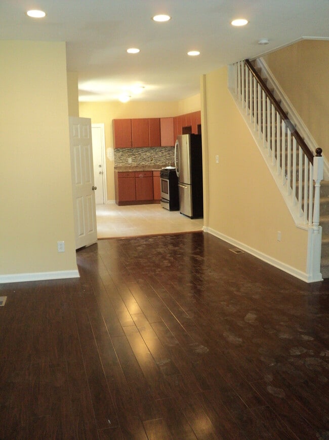 Building Photo - Gorgeous 3 BR - Mt. Airy