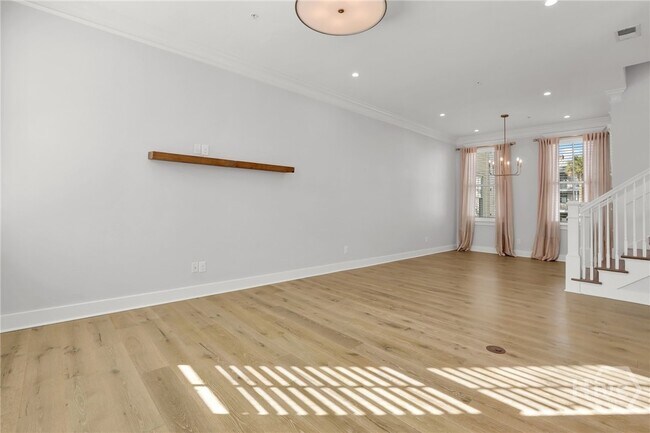 Building Photo - 705 Howard St