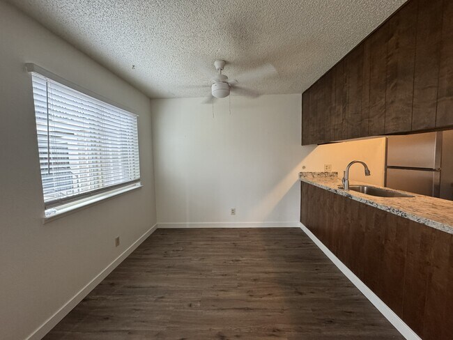 Foto del edificio - 2004 Ahern St