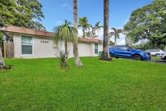 Building Photo - 7903 NW 73rd Ave