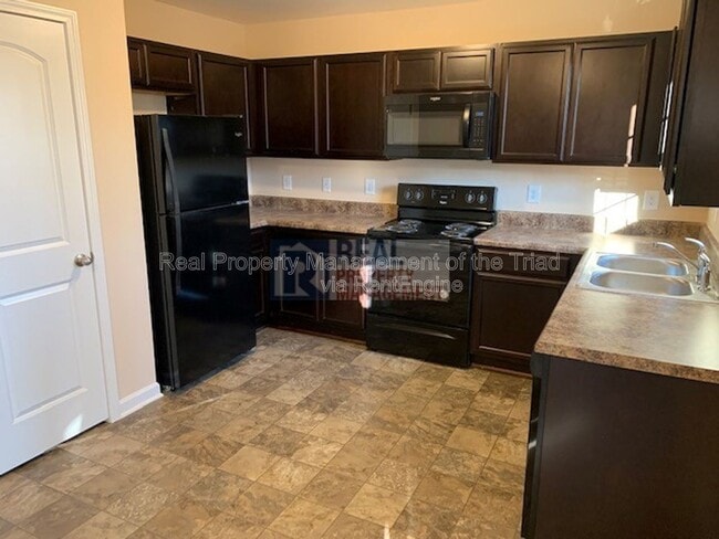 Foto del edificio - 3916 Mountainridge Dr